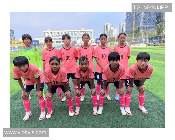 新疆女足球明星的璀璨星光与成就盘点与回顾 新疆女足球明星的璀璨星光与成就盘点与回顾