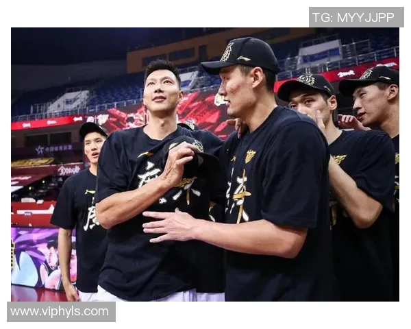 深圳篮球队的阵地战解析:战术布局与球员协作的深度剖析 深圳篮球队的阵地战解析:战术布局与球员协作的深度剖析