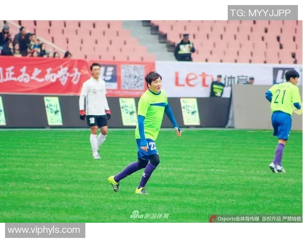 足球场上的璀璨星光各个足球明星的精彩瞬间回顾与感动 足球场上的璀璨星光各个足球明星的精彩瞬间回顾与感动